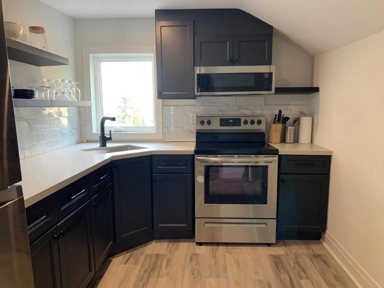 Downtown Wellington Apartment Stylish Wellington Apartment Walk to Beach + King Bed 3