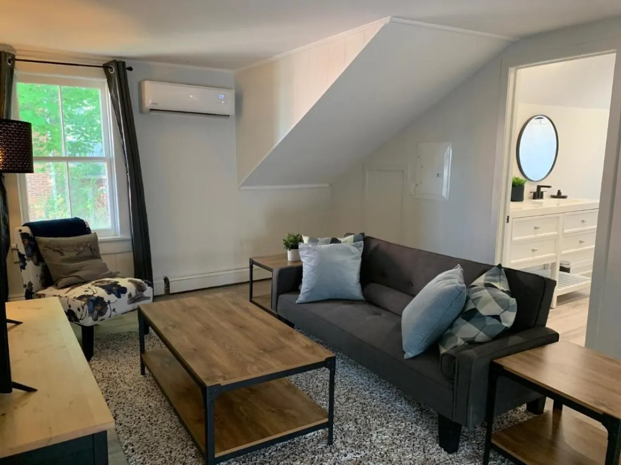 Downtown Wellington Apartment Stylish Wellington Apartment Walk to Beach + King Bed 4
