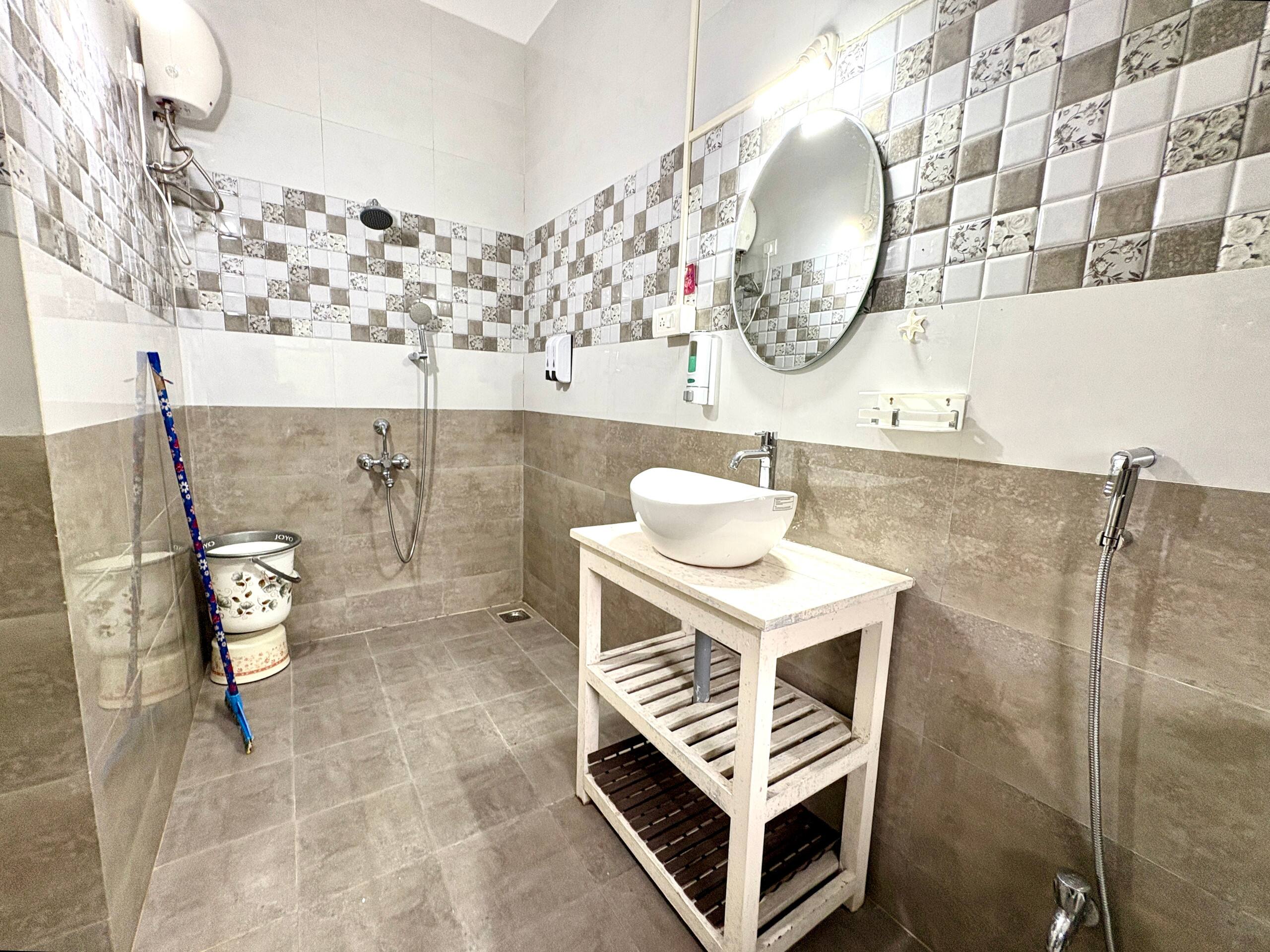 The Greendoor Villa - Beach House , 400 mtr beach 32