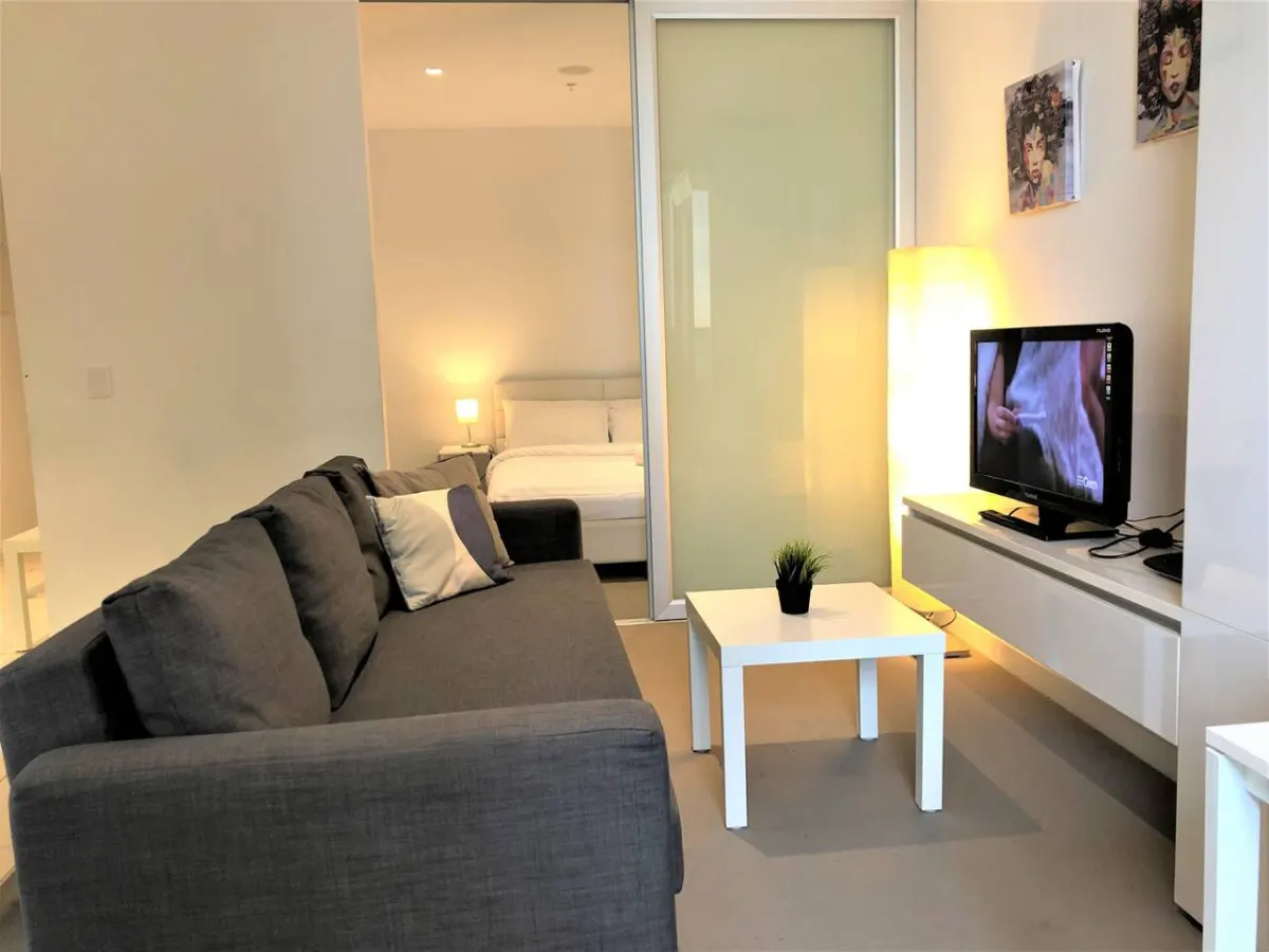 Stunning Views at Higher Floor UWS Lonsdale 4