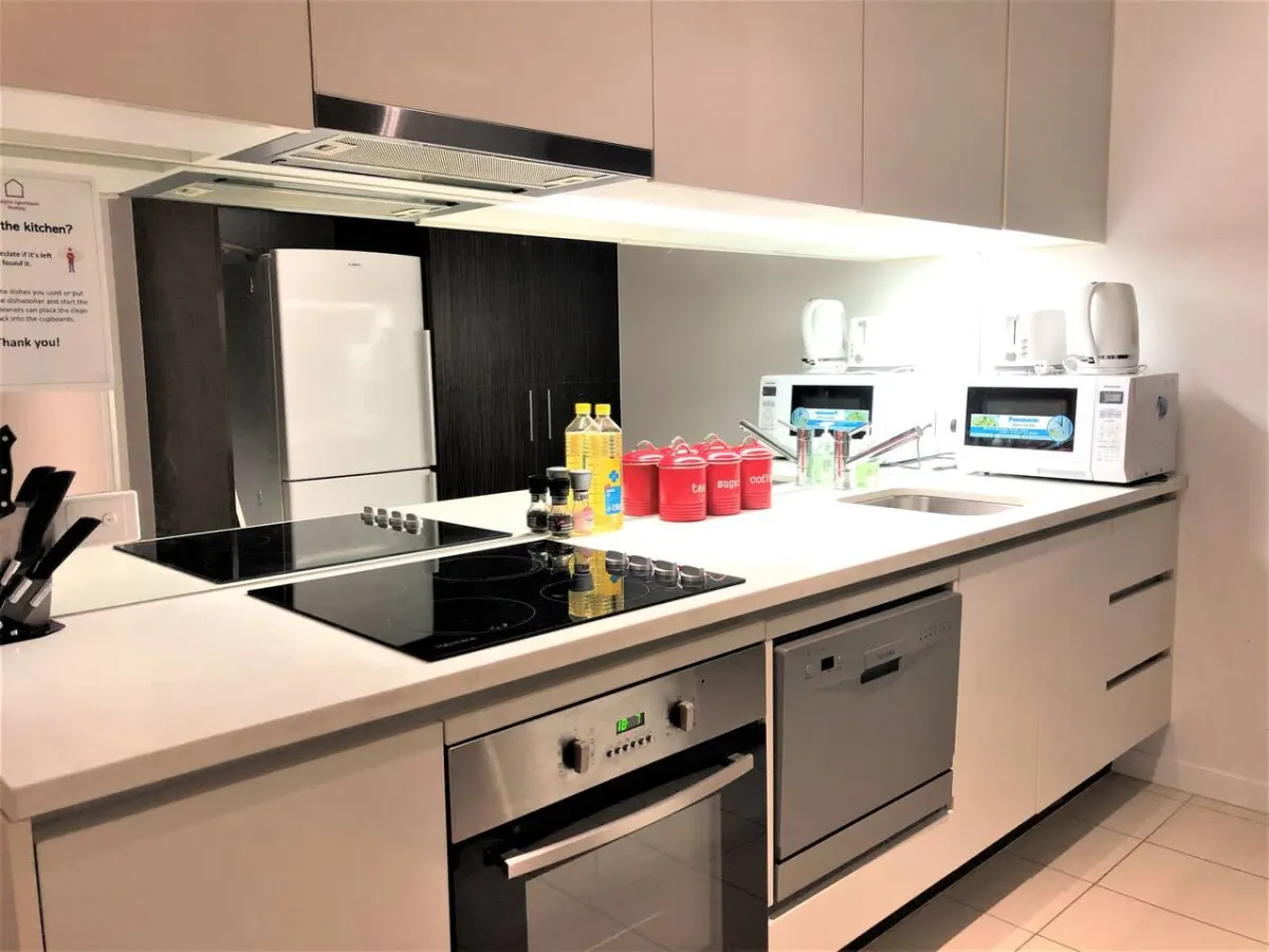 Stunning Views at Higher Floor UWS Lonsdale 5