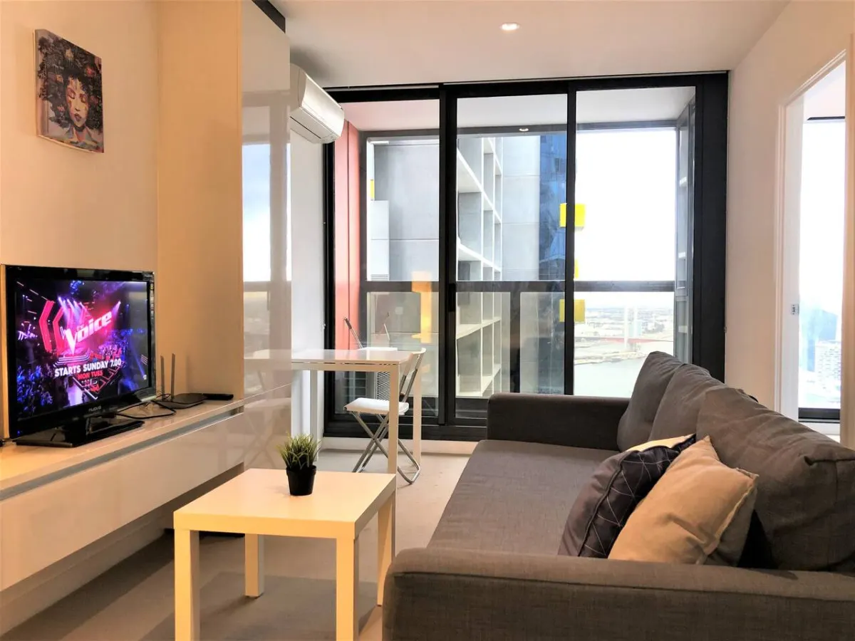 Stunning Views at Higher Floor UWS Lonsdale 6