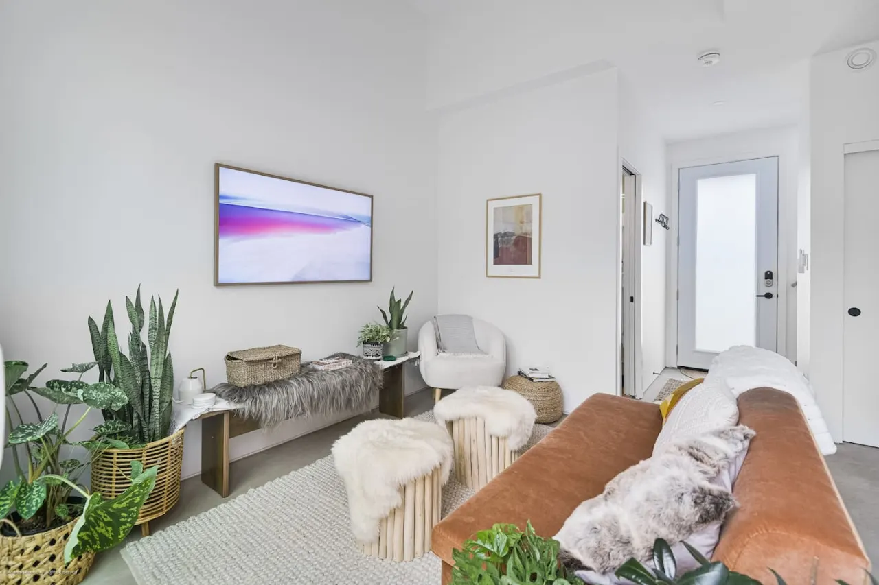 Downtown Toronto Urban Retreat 20