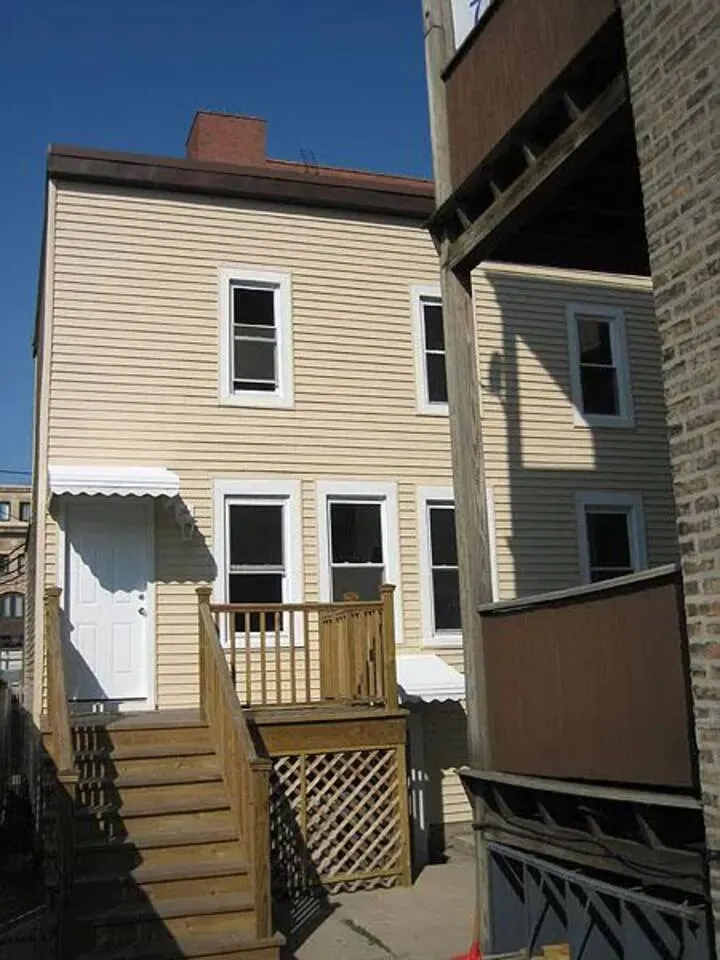 The Original Wrigleyville Coach House 20