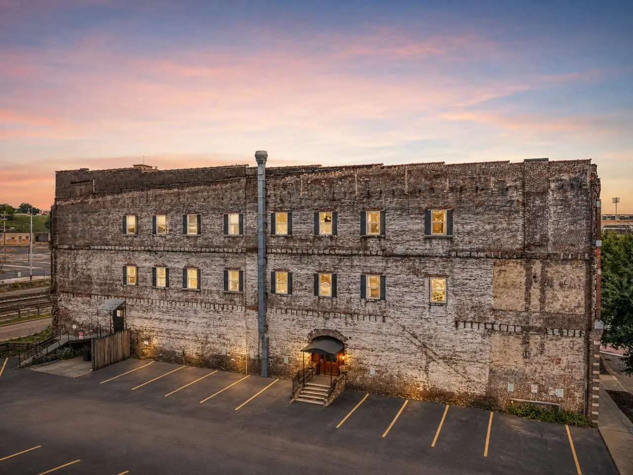 The Jackson Gem | Steps to Knoxville’s Old City — photo 5