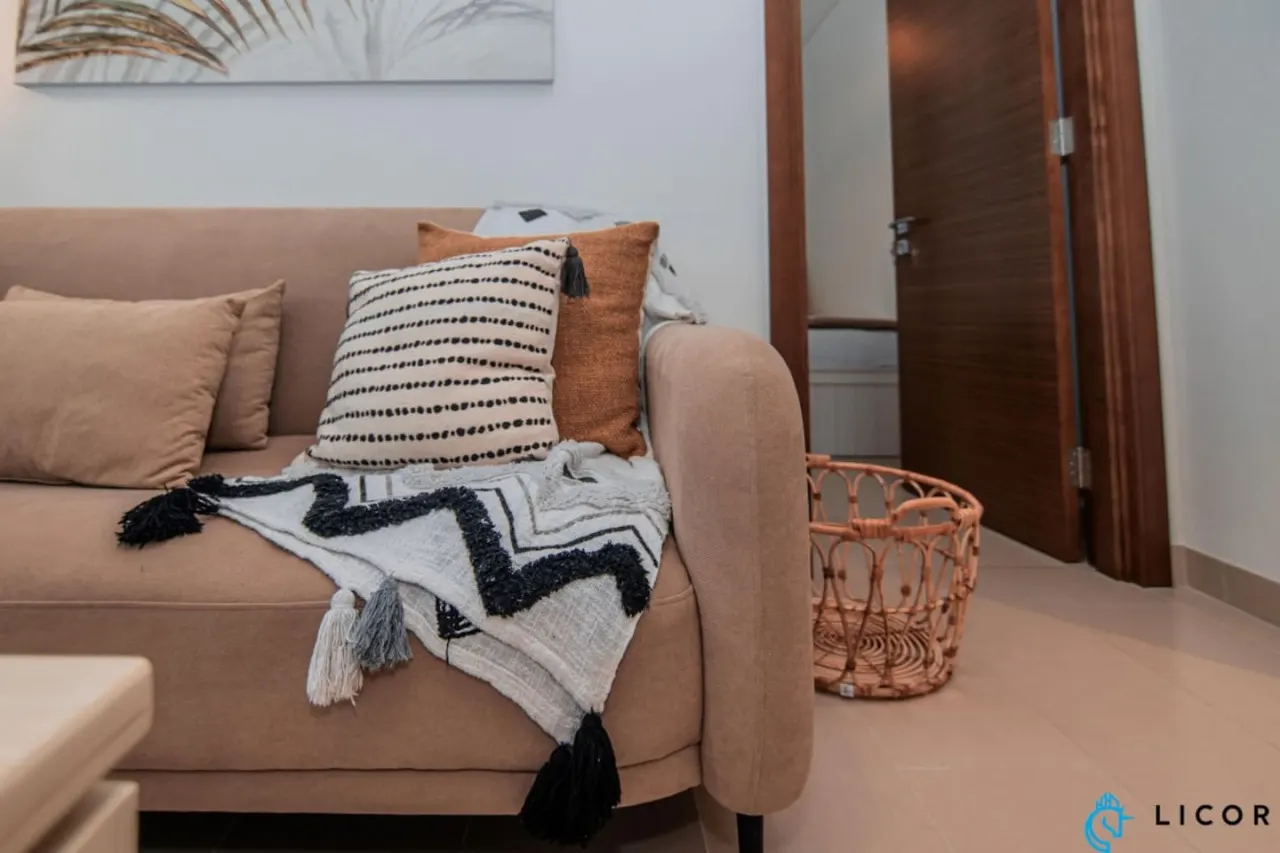 Inviting 2BR Apartment - Only 10 Mins to Downtown 7