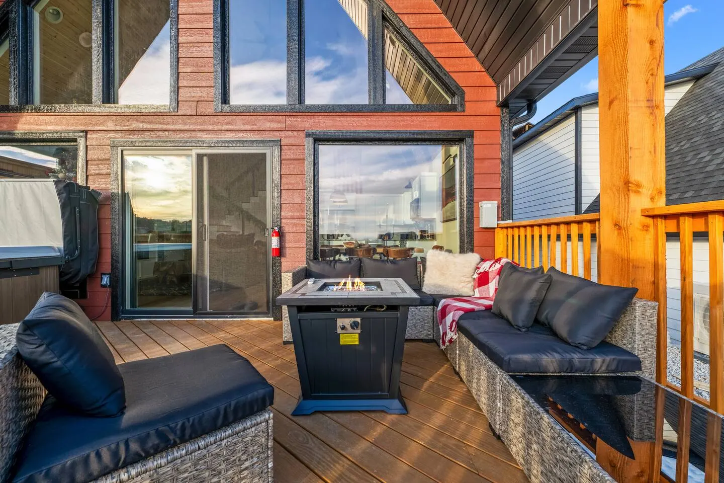 All New *Pvt Hot Tub * Firepit * Games * Lakeview! 15