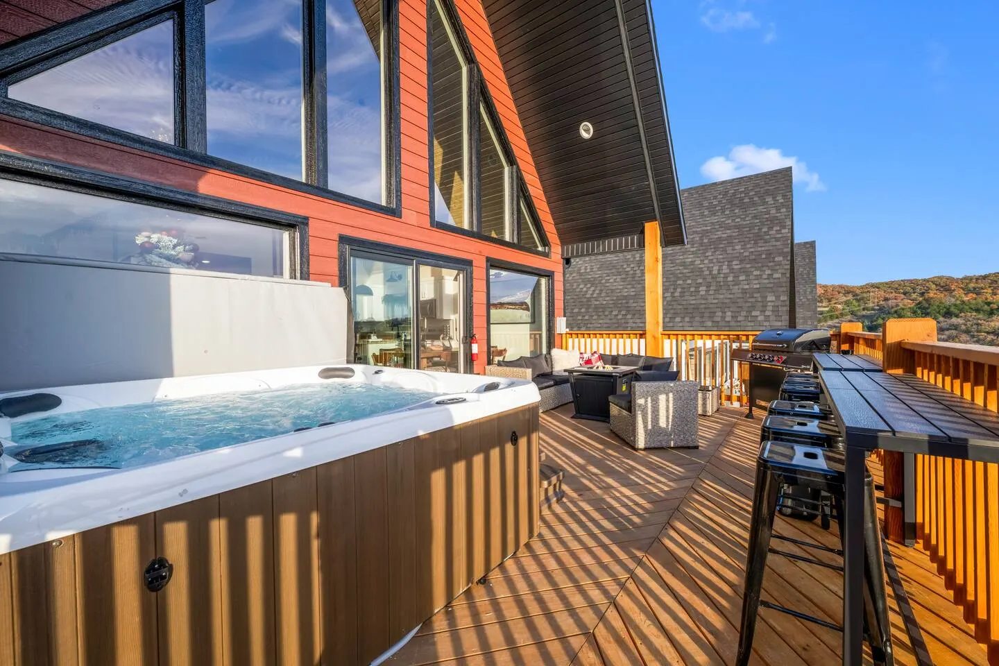 All New *Pvt Hot Tub * Firepit * Games * Lakeview! 17