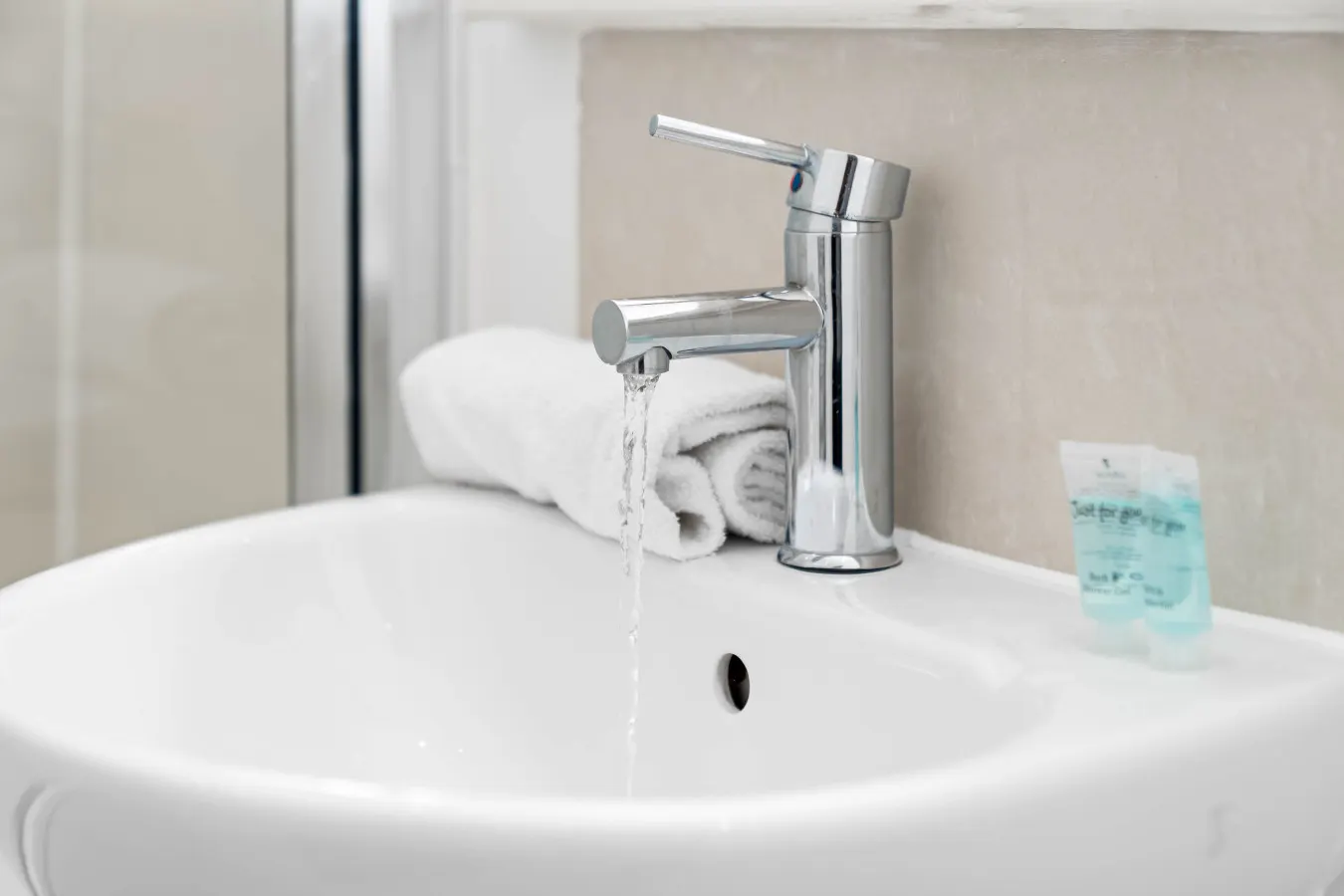 Spacious City Centre Apartment - Balcony - Smart TV 15