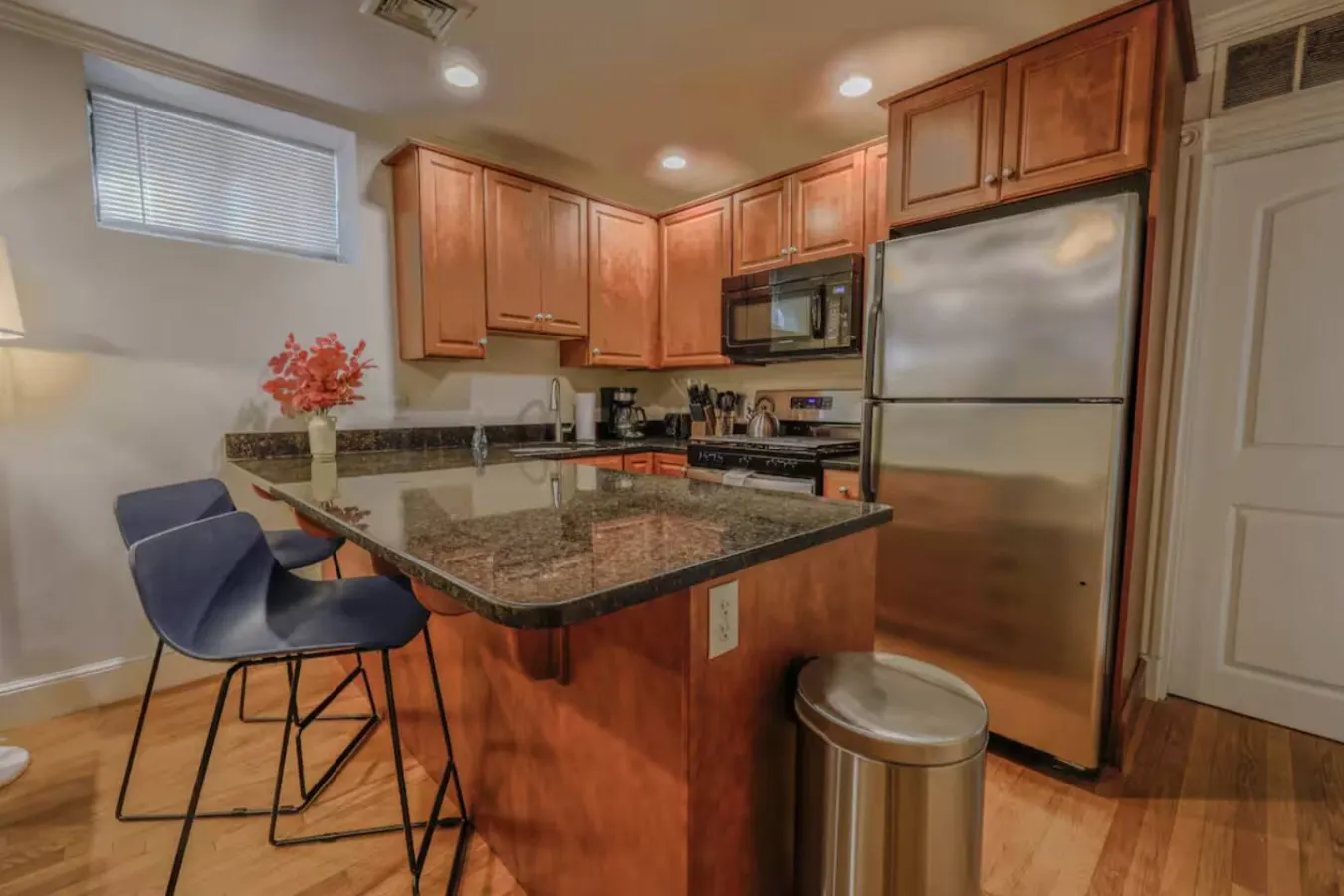 Simple 2 Bd/2 bth Washer/Dryer Close to Fenway 4