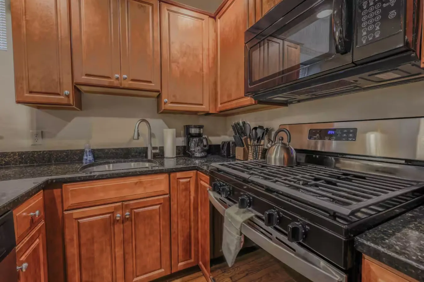 Simple 2 Bd/2 bth Washer/Dryer Close to Fenway 7