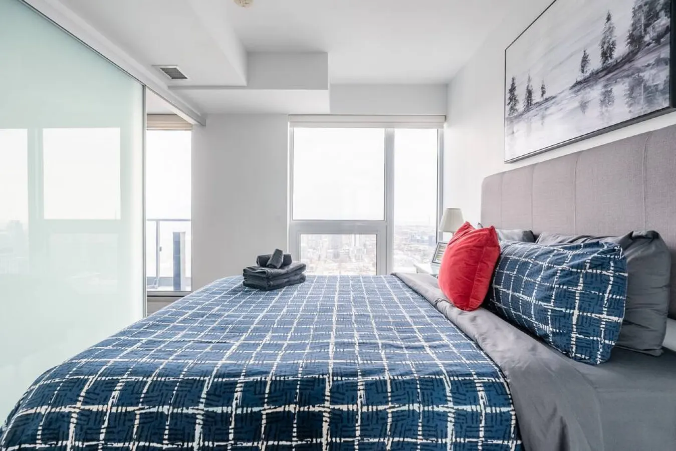 Modern 2BR Suite Stylish Design Amazing View 17