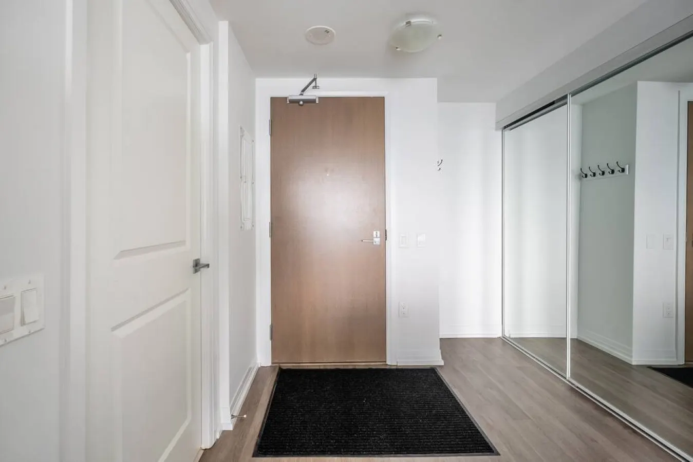 Modern 2BR Suite Stylish Design Amazing View 19