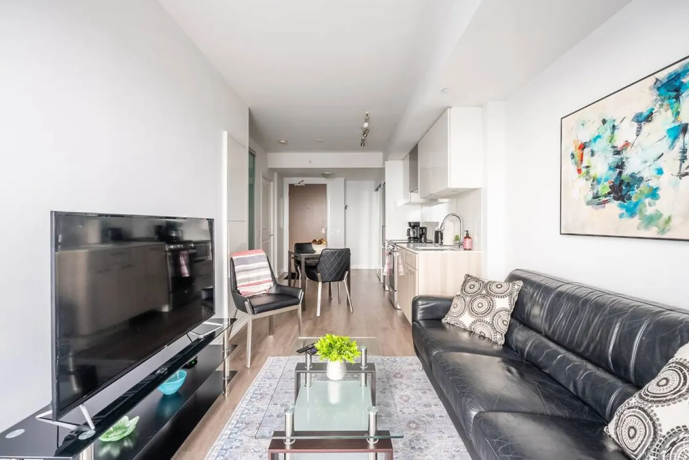 Modern 2BR Suite Stylish Design Amazing View 6