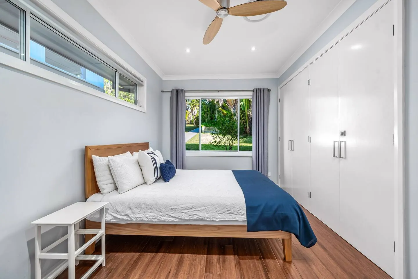 The Boathouse - Absolute Lakefront 15