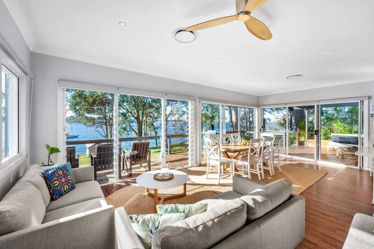The Boathouse - Absolute Lakefront 19
