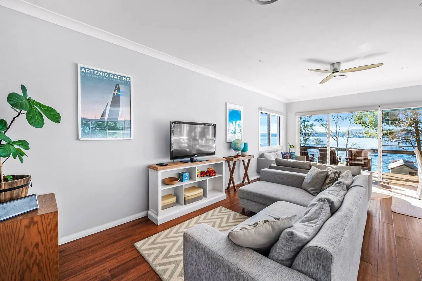The Boathouse - Absolute Lakefront 20