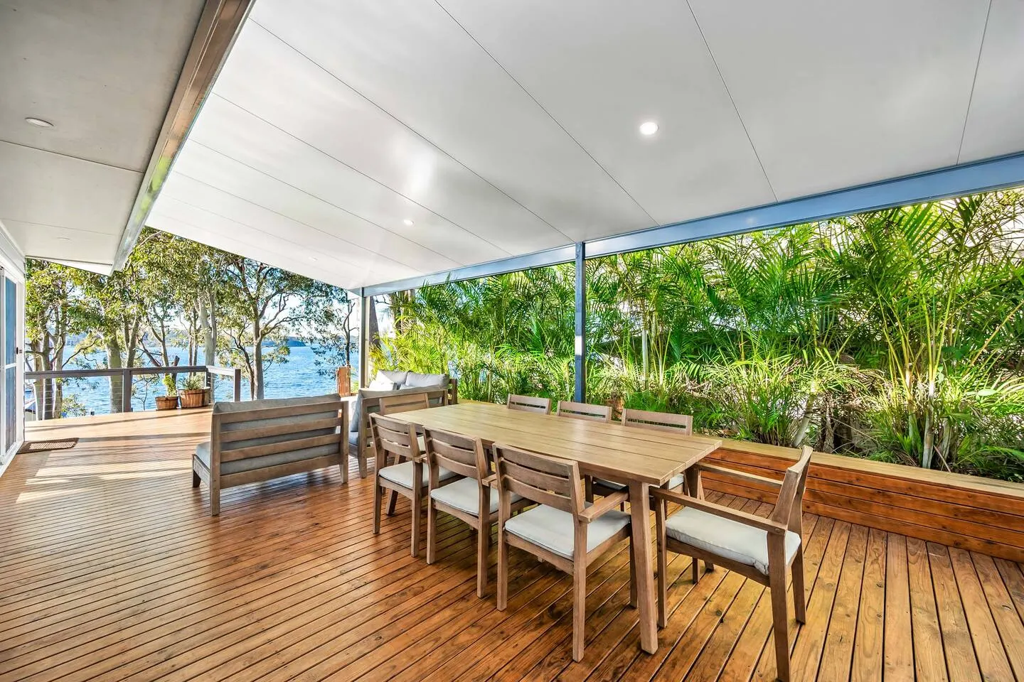 The Boathouse - Absolute Lakefront 8