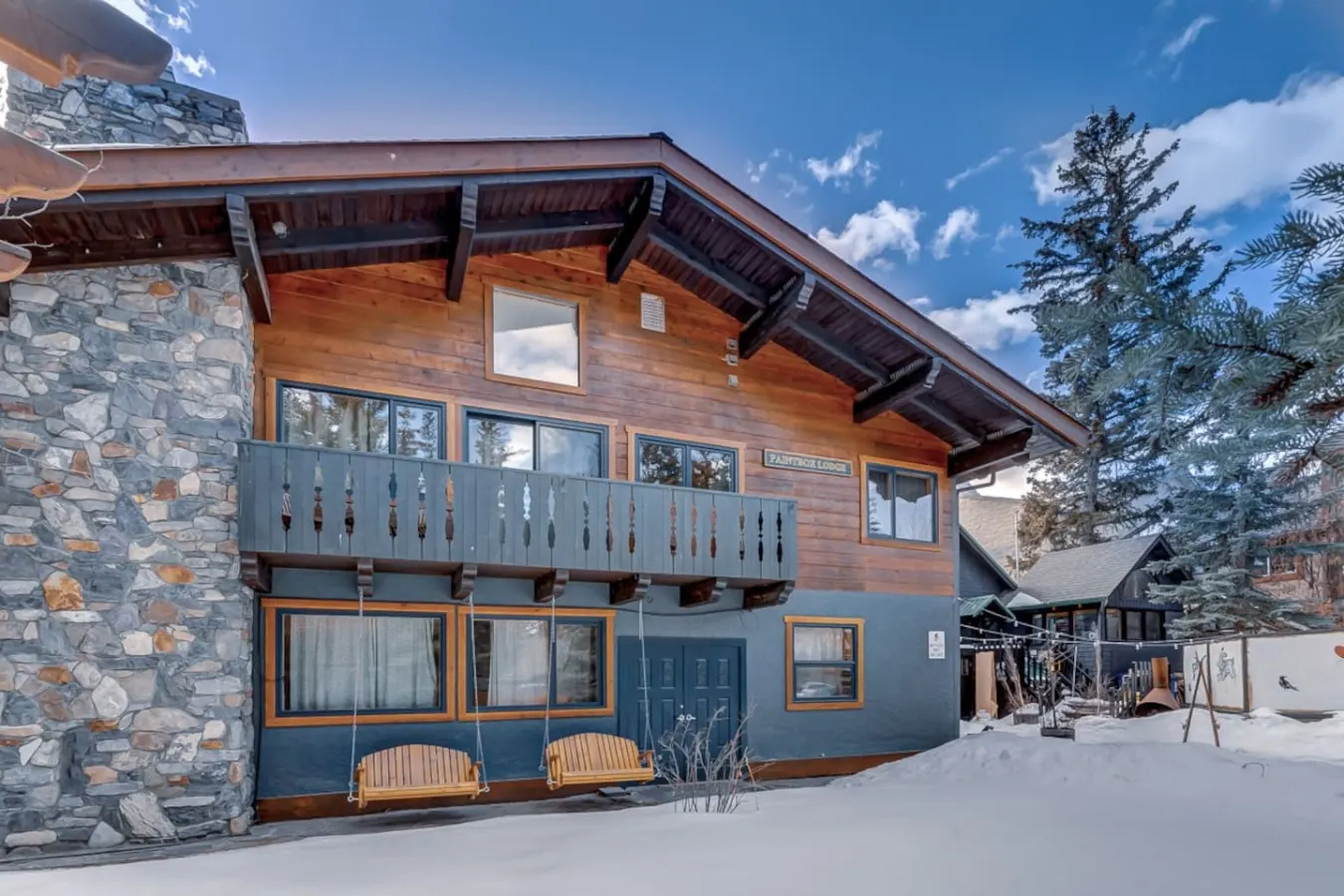 Romantic Suite in the Heart of Canmore-2 Guests 2
