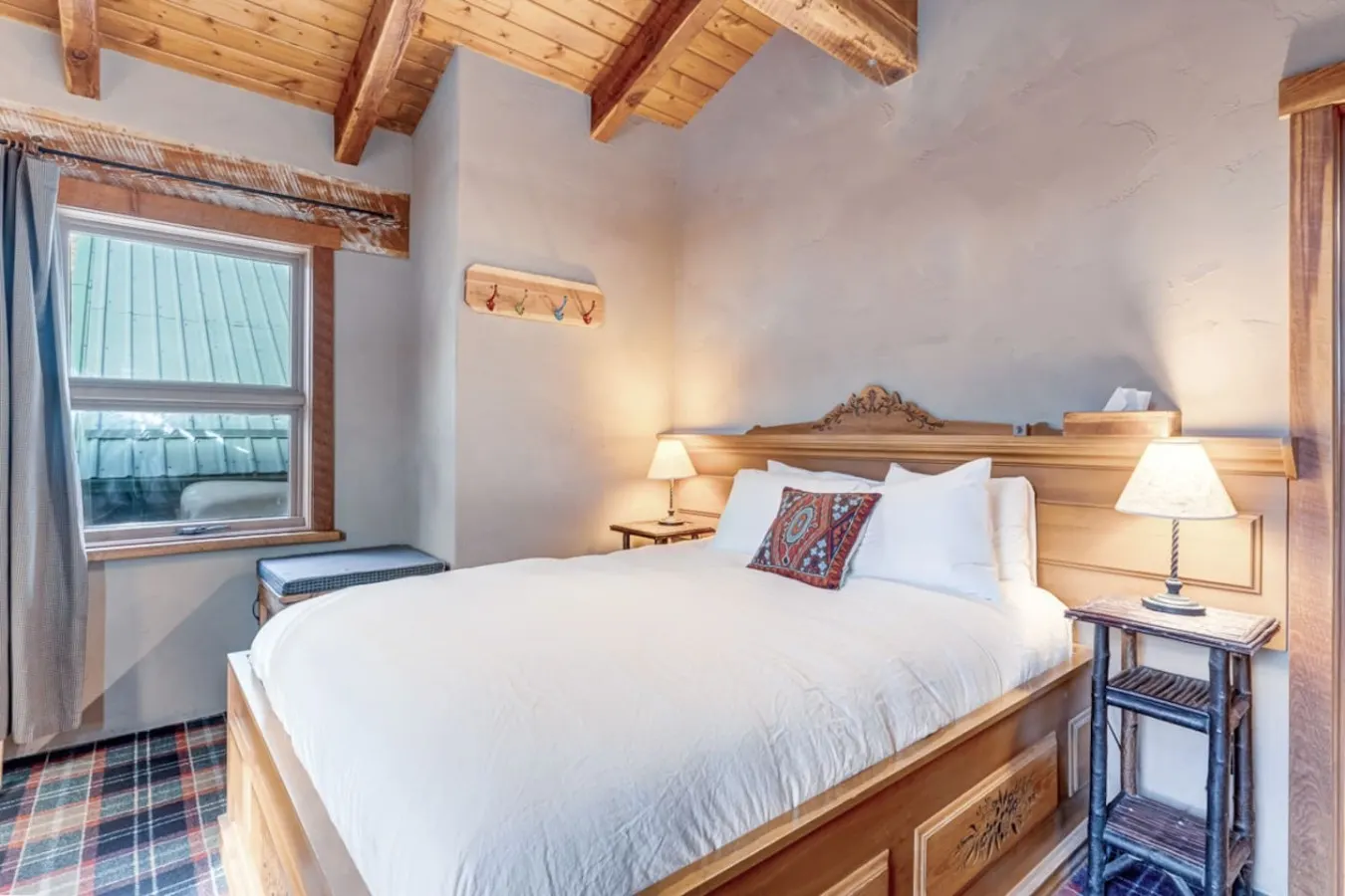 Romantic Suite in the Heart of Canmore-2 Guests 3