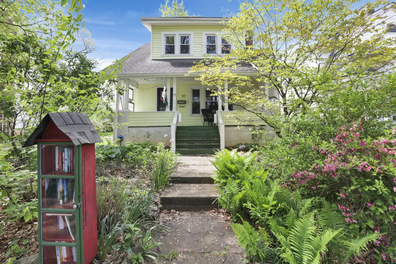Columbus: West Como Gardens 5