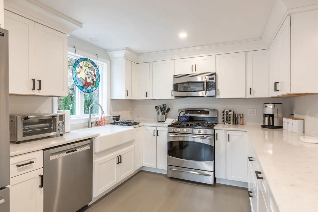 Spacious Renovated Cape Cod Beauty w/ Fenced Yard 12