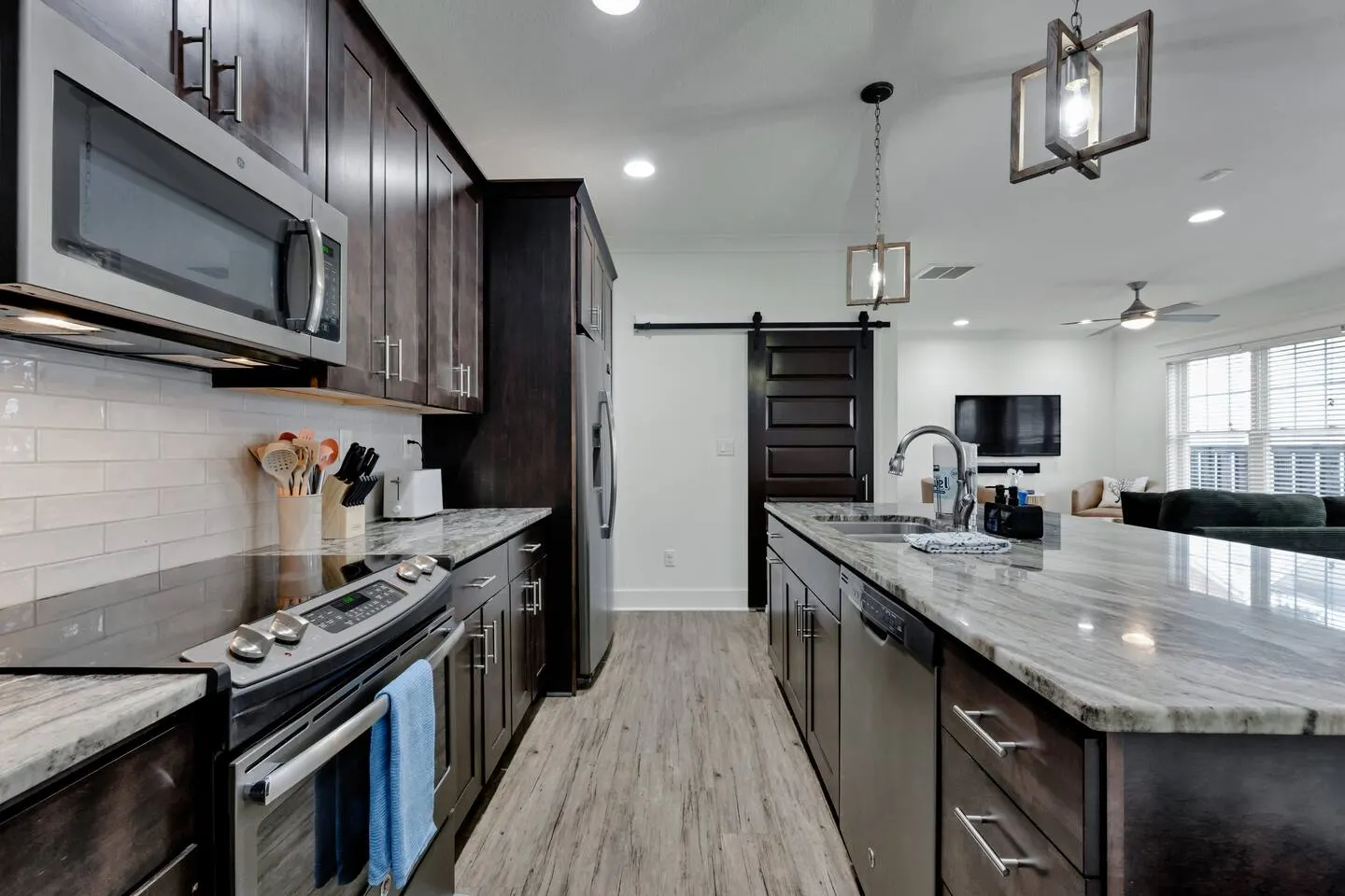 ViBe 4BR King Bed Walk to Beach & Boardwalk 14
