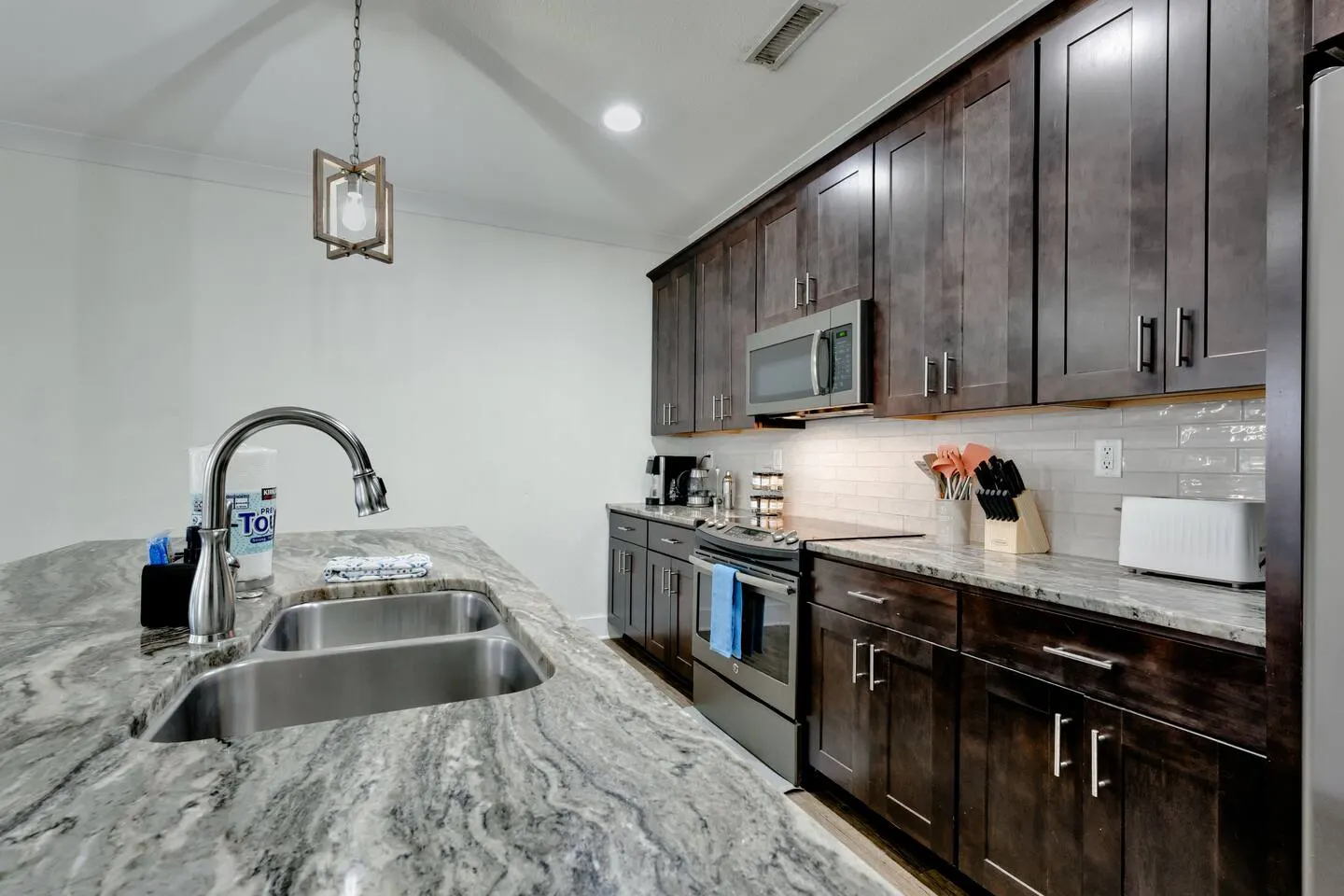 ViBe 4BR King Bed Walk to Beach & Boardwalk 15