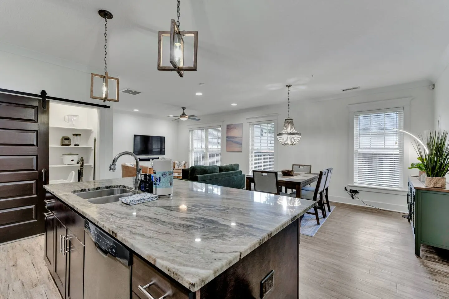 ViBe 4BR King Bed Walk to Beach & Boardwalk 16
