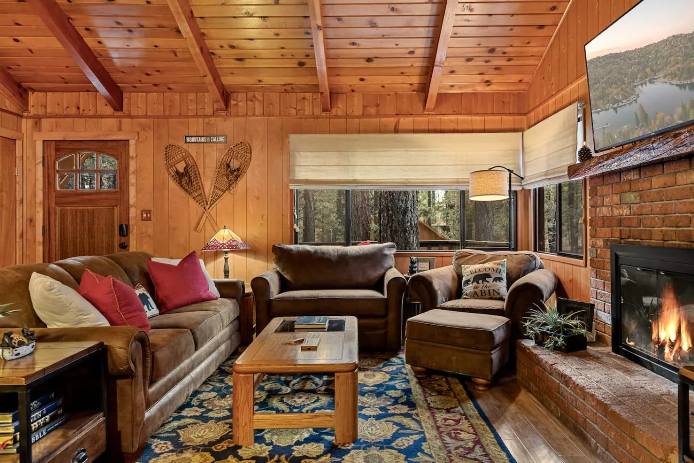 Pinecone Den Hot Tub Near Slopes in Fox Farm 14