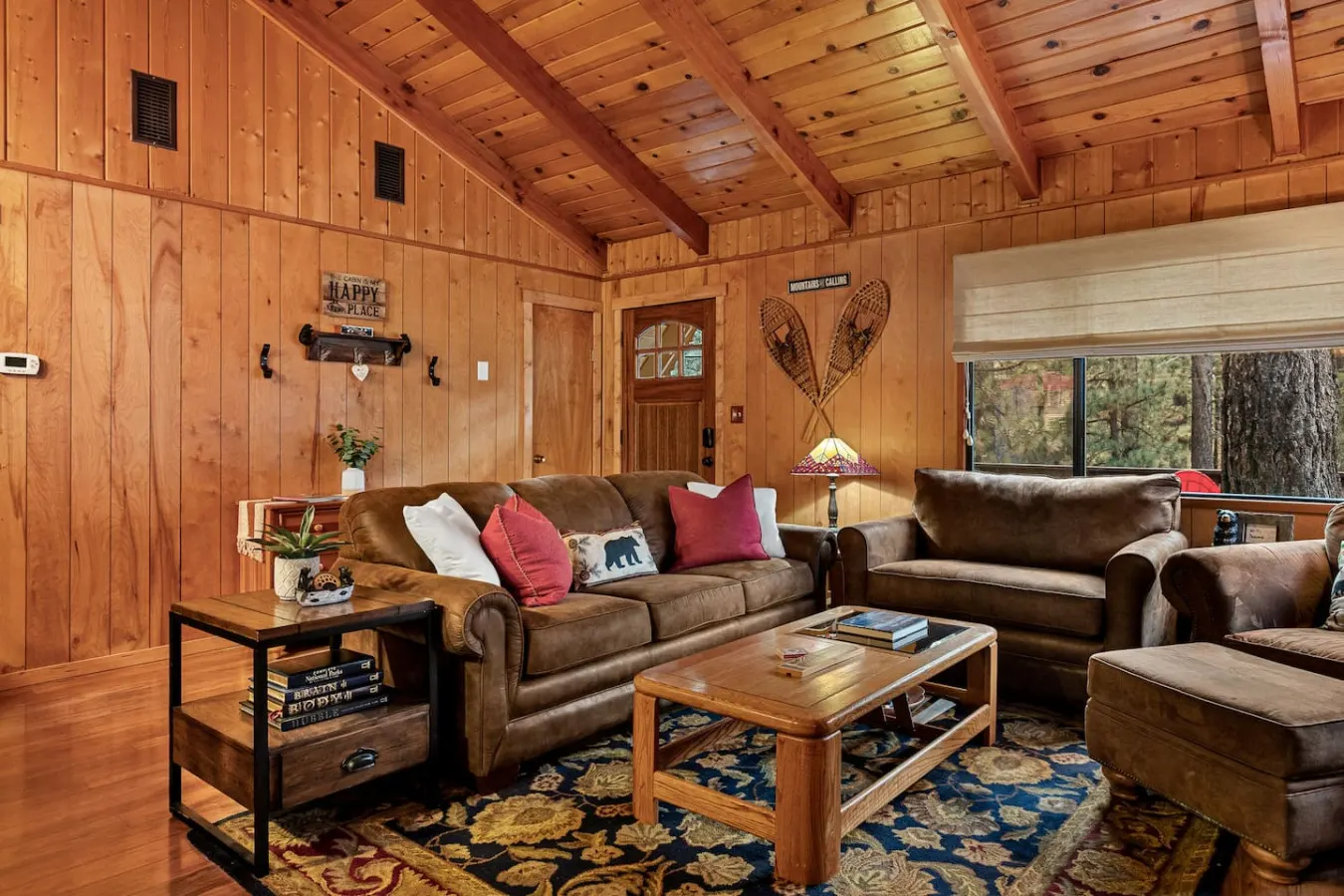 Pinecone Den Hot Tub Near Slopes in Fox Farm 16