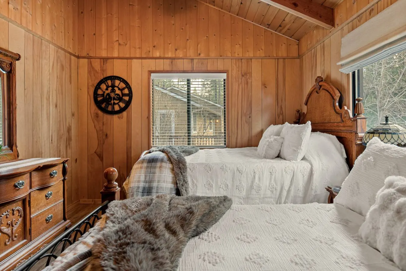 Pinecone Den Hot Tub Near Slopes in Fox Farm 4