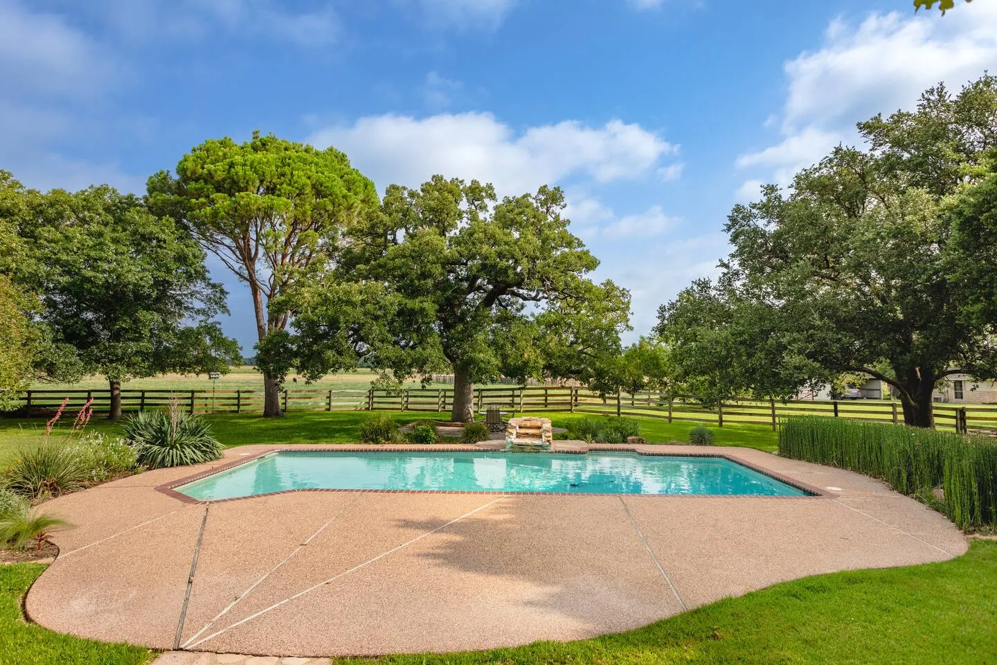 Oak Tree Country Manor w/ Pool