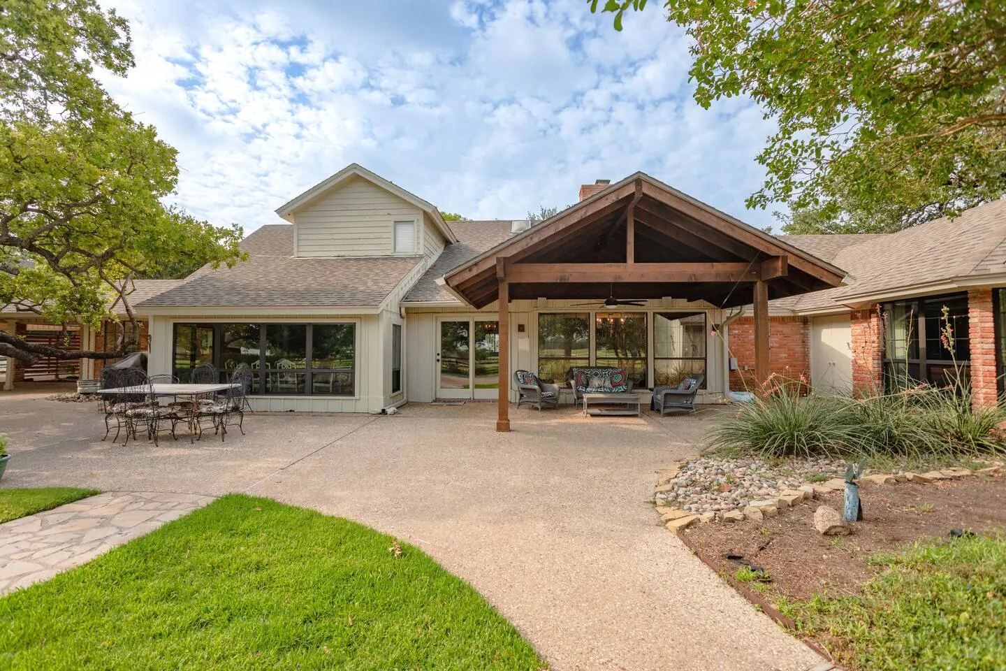 Oak Tree Country Manor w/ Pool 9