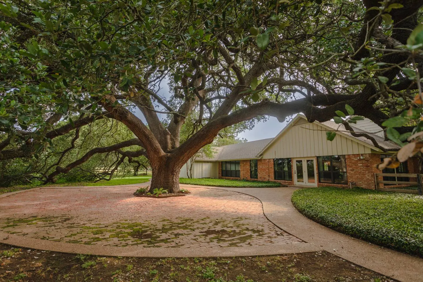 Oak Tree Country Manor w/ Pool 15