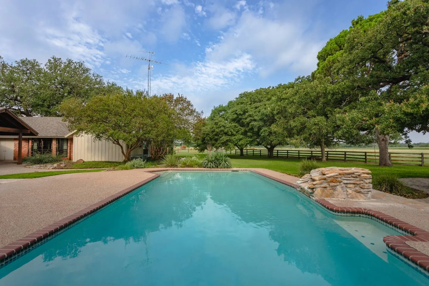 Oak Tree Country Manor w/ Pool 20