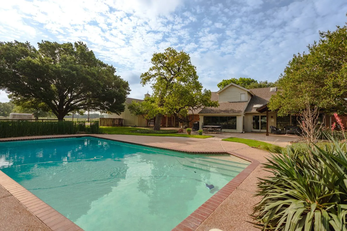 Oak Tree Country Manor w/ Pool 4