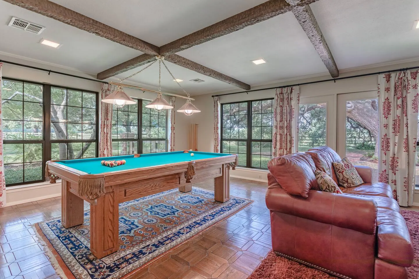 Oak Tree Country Manor w/ Pool 5