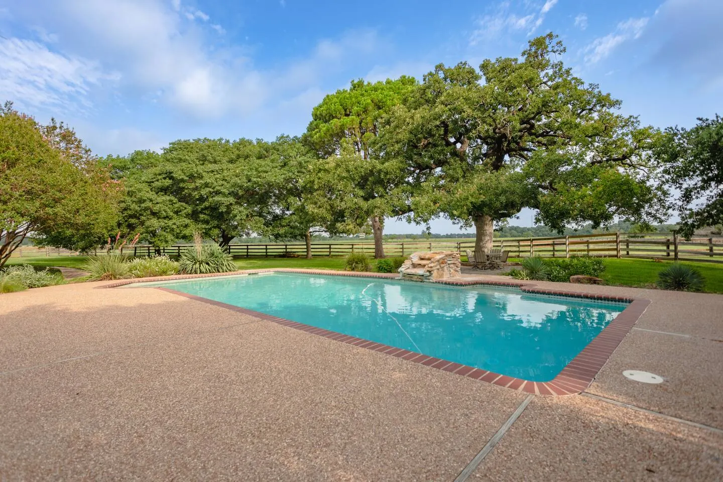 Oak Tree Country Manor w/ Pool 8