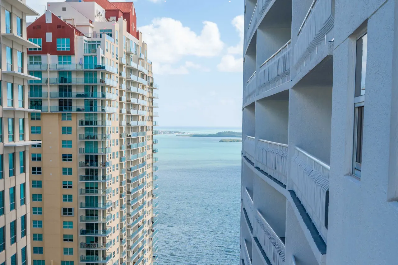 3 Bedrooms with parking 10