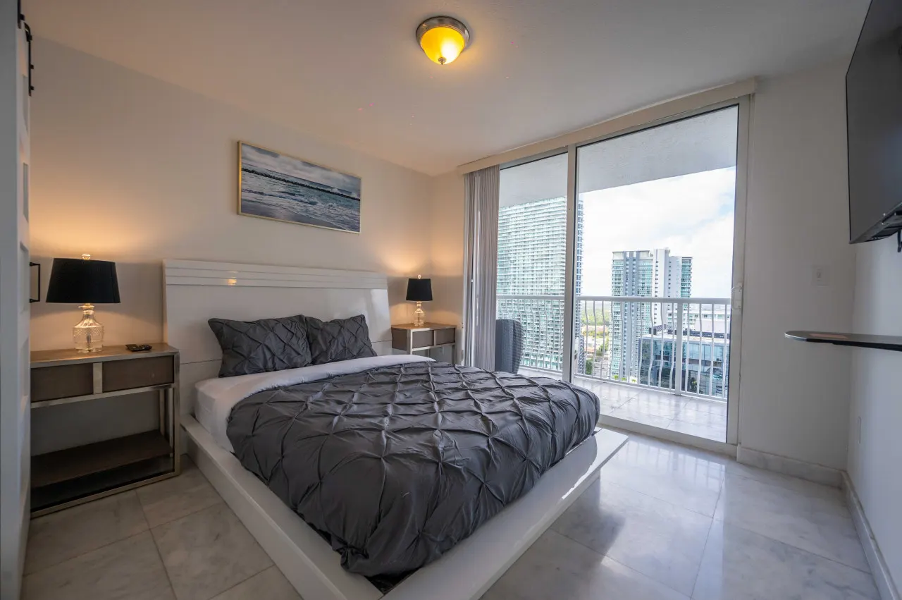 3 Bedrooms with parking 11