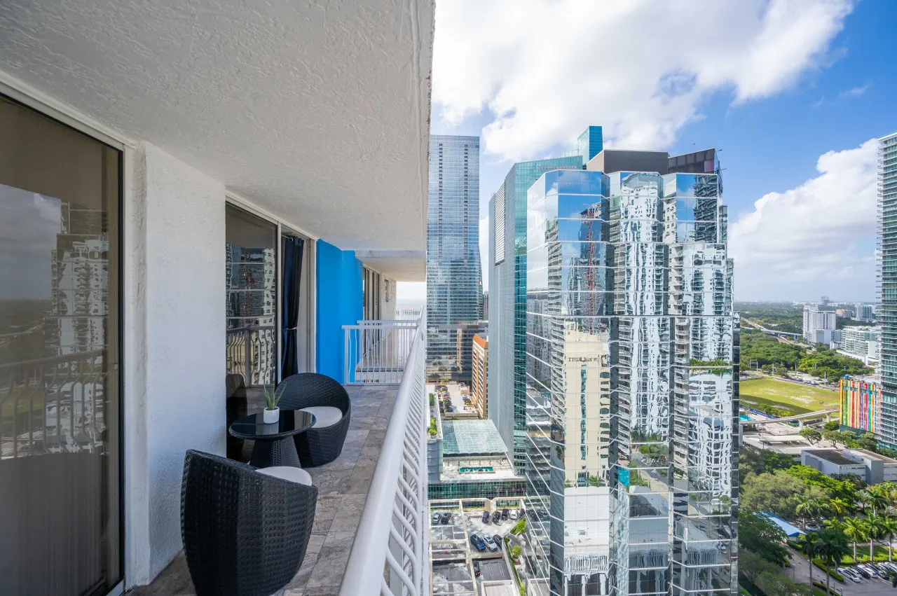 3 Bedrooms with parking 14