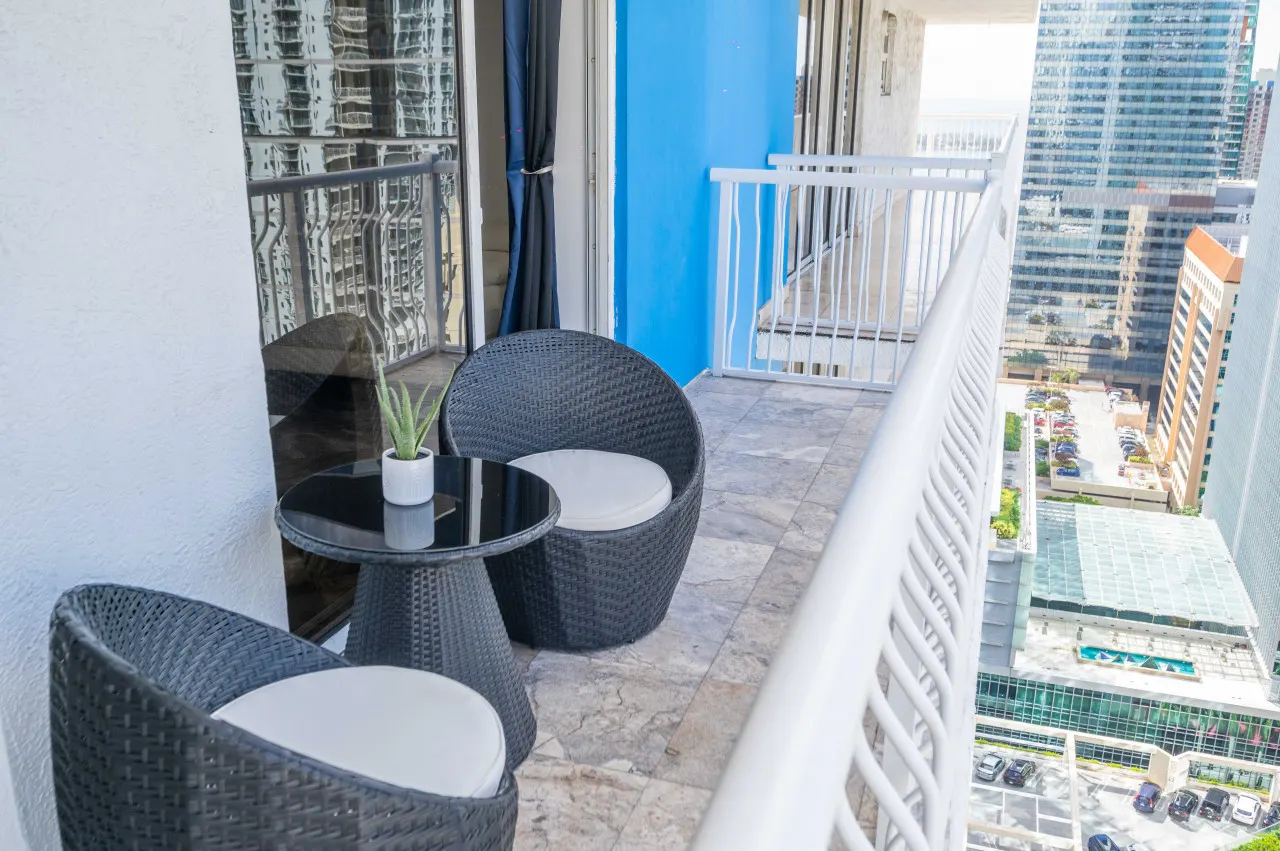 3 Bedrooms with parking 15