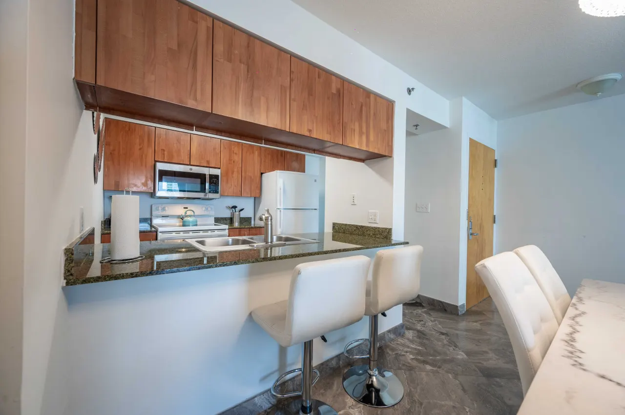 3 Bedrooms with parking 17