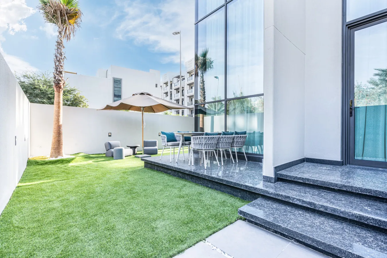 Luxury 3-Floor Corner Townhouse w/ Private Garden — photo 2