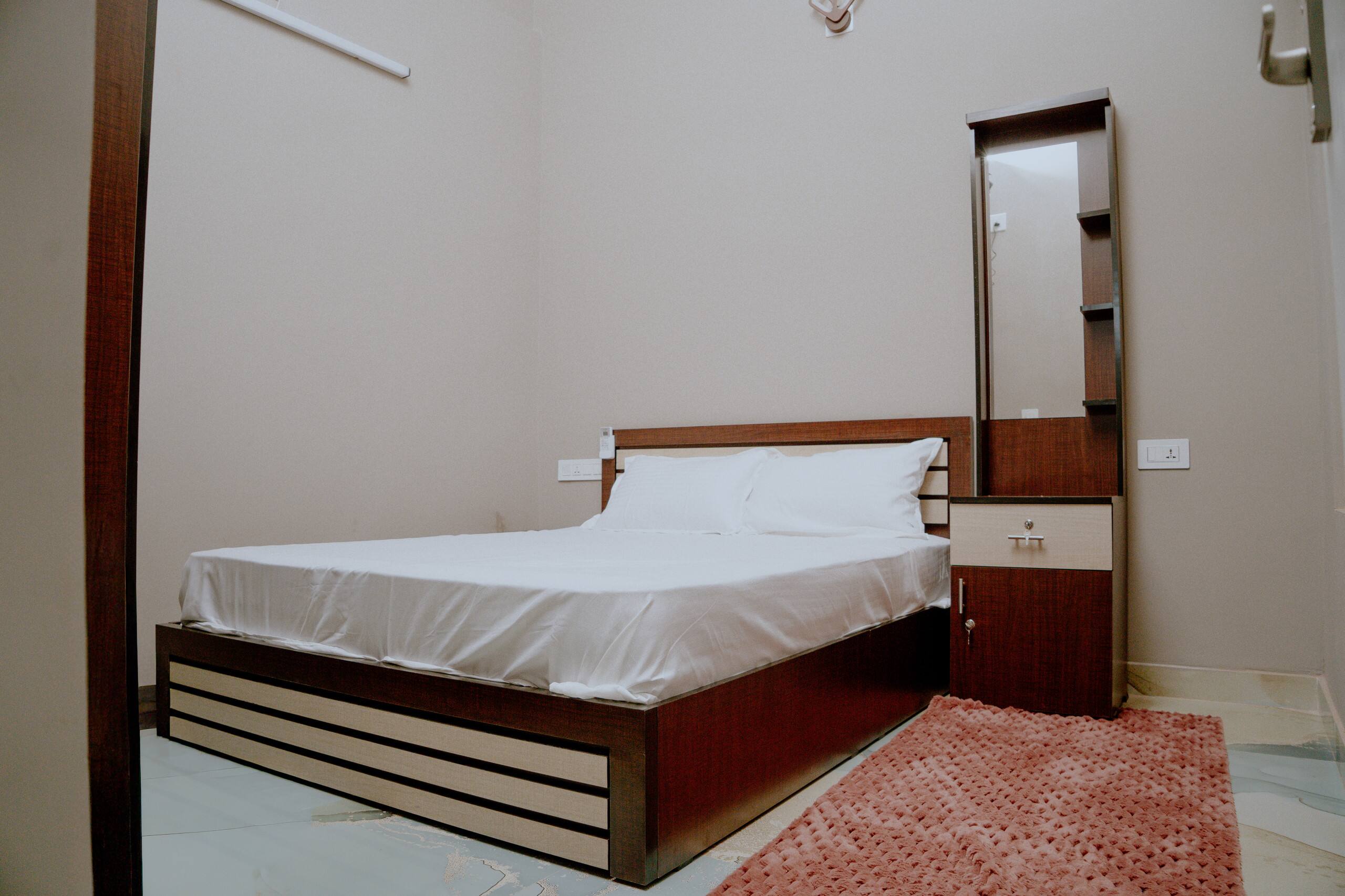 Corniche Riverview Luxury Villa |2BHK|AC 18