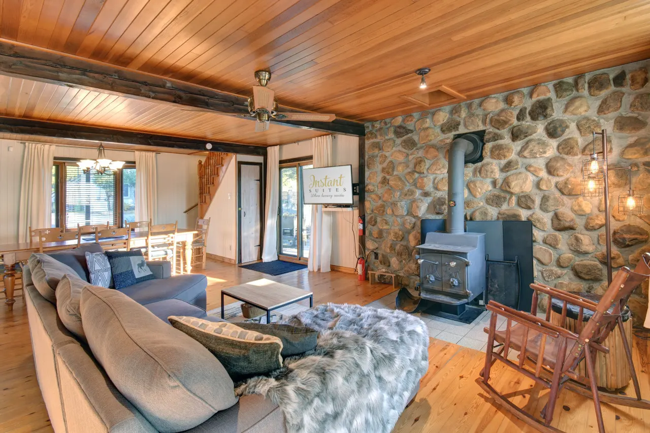 The Woodland Cabin by Instant Suites | Old Village