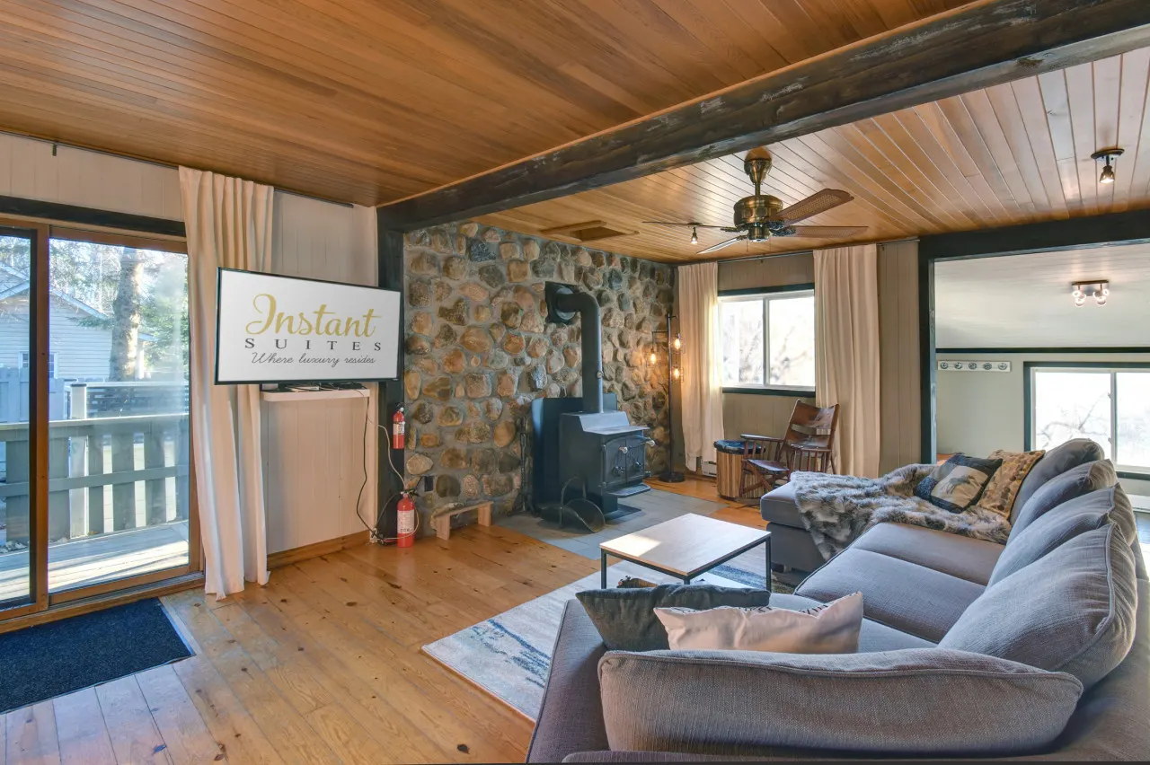 The Woodland Cabin by Instant Suites Old Village 10