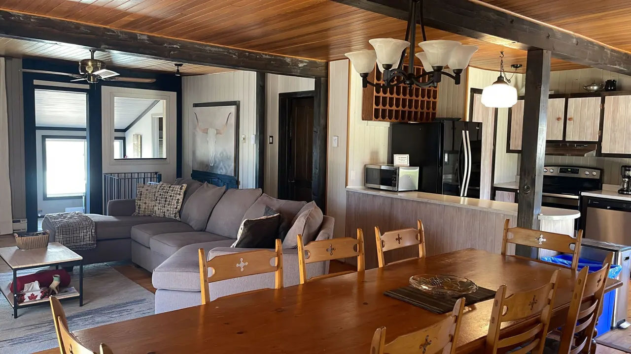 The Woodland Cabin by Instant Suites Old Village 14