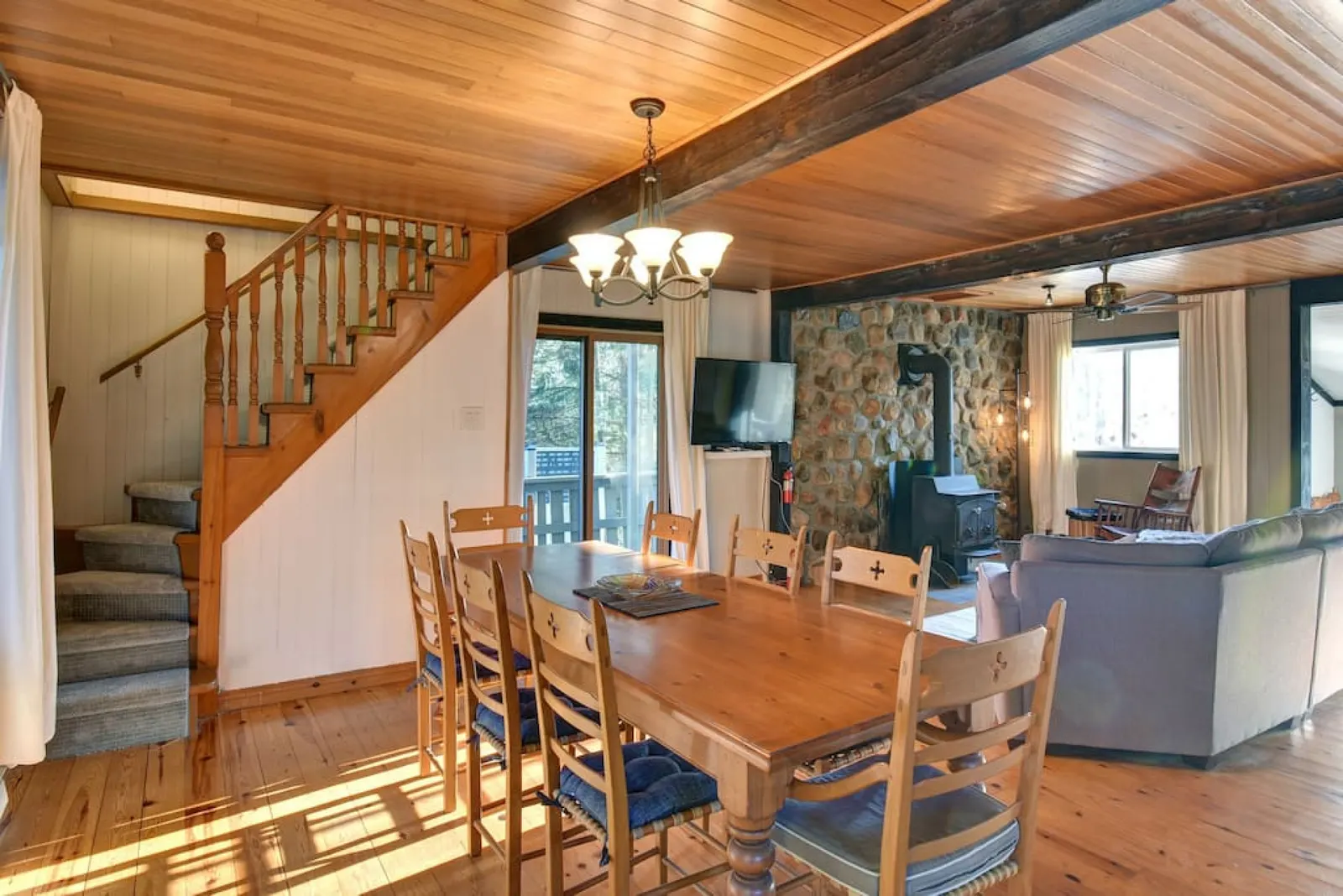 The Woodland Cabin by Instant Suites Old Village 16